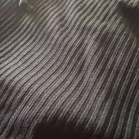 This black dress is flatteringđź‘—ribbed great quality made by special boutique - Picture 6 of 11